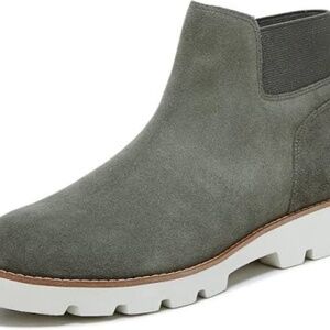 Vionic Brionie boot size 9.5 Olive color